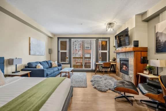 Fern & Fire | Ski-In/Out | Balcony | Hot Pools - Image 4