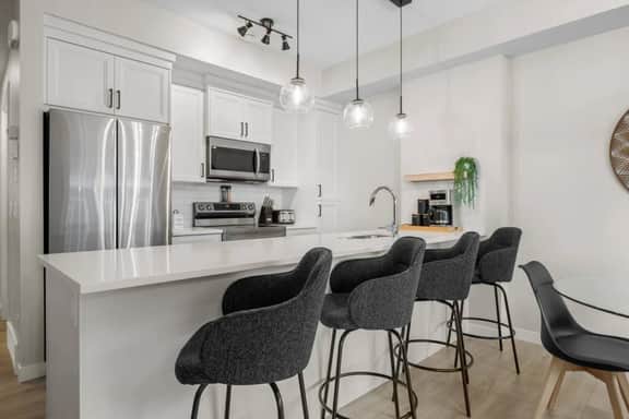 Fireside Vista | King Bed | Cable | Pets | Modern - Image 3
