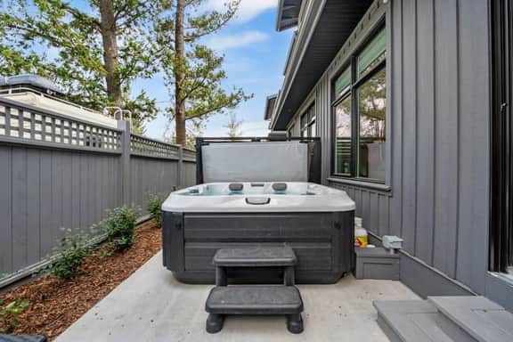 Hidden Libations | Hot Tub | Lake Access | Arcade - Image 2