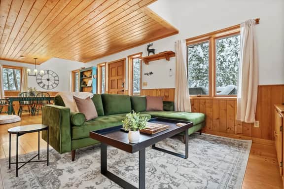Hoodoo Haven | Game Room | Pets | Fireplace | Yard - Image 2