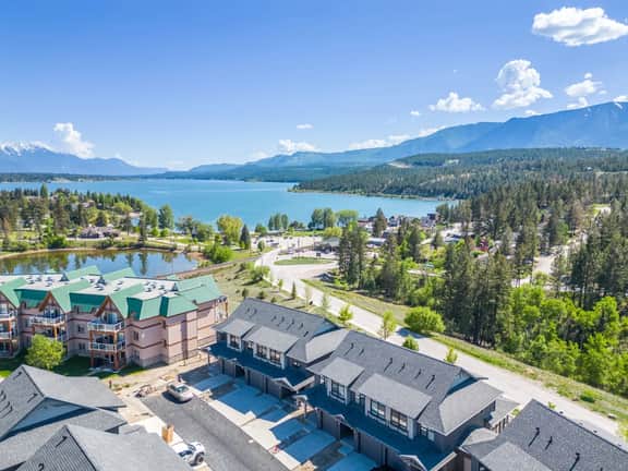 Hot Tub | 2 Min From Lake | Modern | Shuffle Board - Image 4
