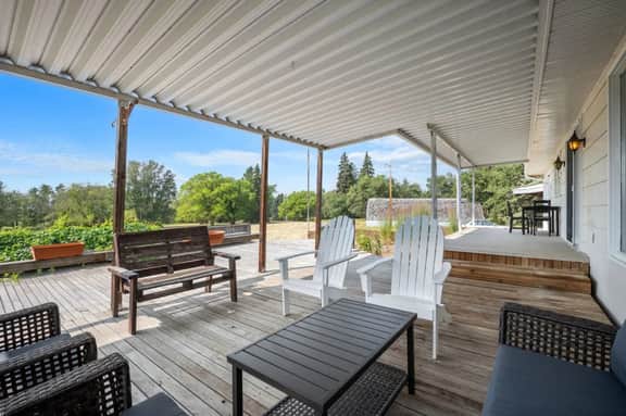 Jarvis Bay Chalet | Sylvan Lake | Deck | Foosball - Image 4