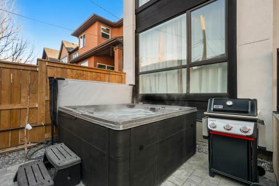 La Maison | Pvt Hot Tub | Kensington | 2500 sqft - Image 2
