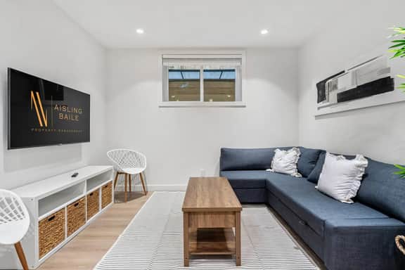 La Petite | Hot Tub | Kensington | Fenced Yard - Image 3