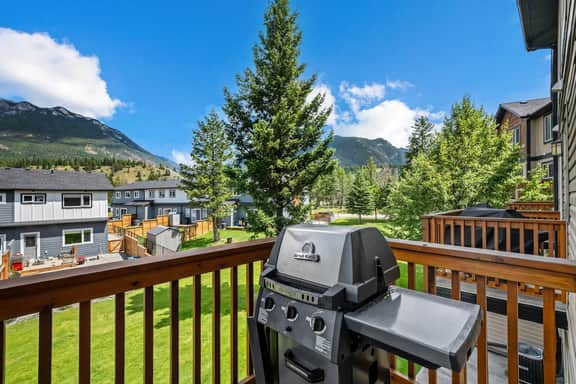 Modern Radium Retreat | Fireplace | Mountain Views - Image 2