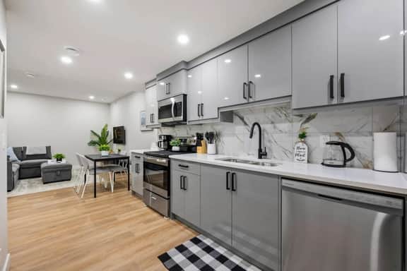 Northbound | Modern | Fast WiFi | 10-Foot Ceilings - Image 4
