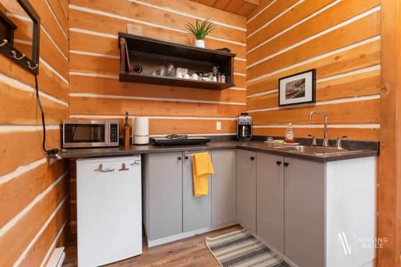 Paddlers Inn - Canoe Shop | Rustic | Quaint | Cozy - Image 3