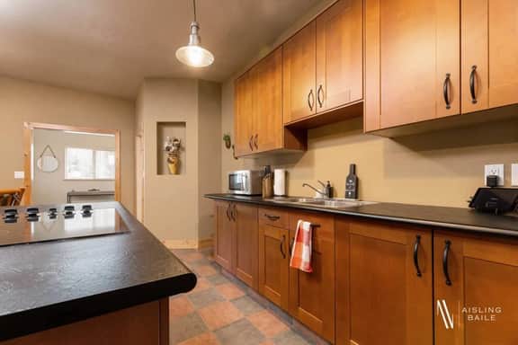 Paddlers Inn - Guides Suite | Rustic | Charming - Image 4