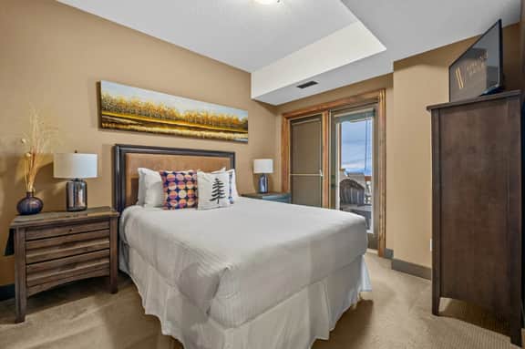 Red Spruce | Hot Tub | Pool | King Bed - Image 4