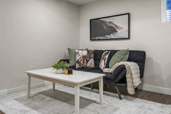 Redstone | Close to Airport & Parks | Pet Friendly - Image 5