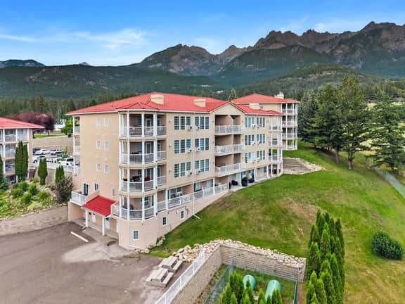 Silver Pine | Ground Level | Patio | Hot Springs - Image 2