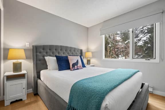 The Cozy Cork | Toby Chair | Sauna | Resort Access - Image 5
