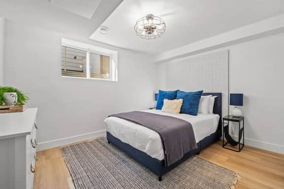 The Duchess | 5 Min from Chinook | Upscale | Pets - Image 4