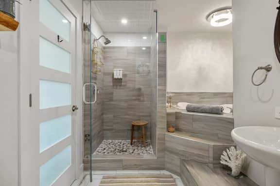 The Lioness | Sauna | Steam Shower | Jacuzzi Bath - Image 4