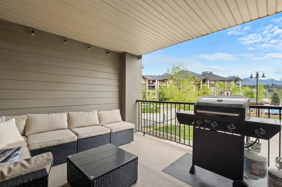 Tide's Edge | Outdoor Pool & Hot Tub | Lake Views - Image 4