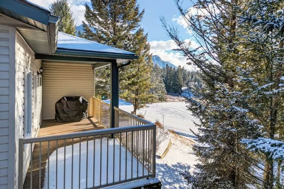 Timberline Crest | Balcony | Backyard | Pets Ok - Image 4