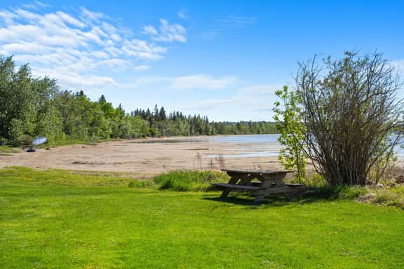 Jarvis Bay Chalet | Sylvan Lake | Deck | Foosball - Image 3