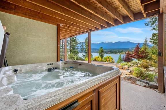 Lakeview Lodge | Hot Tub | Beach Access | Fire Pit - Image 2