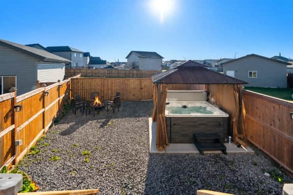 Red Door Retreat | Lake | Hot Tub | Fire Pit | AC - Image 2